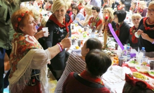 Pani Ochmańska prowadziła grupę Góralek. KOBIETY AKTYWNE Pani Ochmańska prowadziła grupę Góralek. KOBIETY AKTYWNE