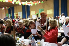 Pani Ochmańska prowadziła grupę Góralek. KOBIETY AKTYWNE Pani Ochmańska prowadziła grupę Góralek. KOBIETY AKTYWNE